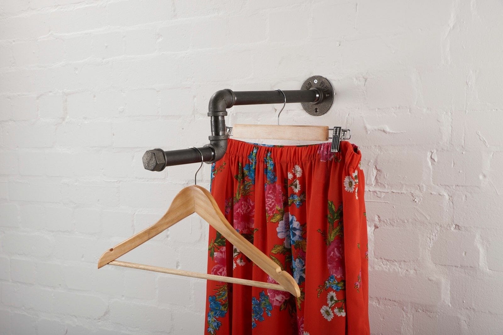 wall mounted industrial steel pipe clothes rail