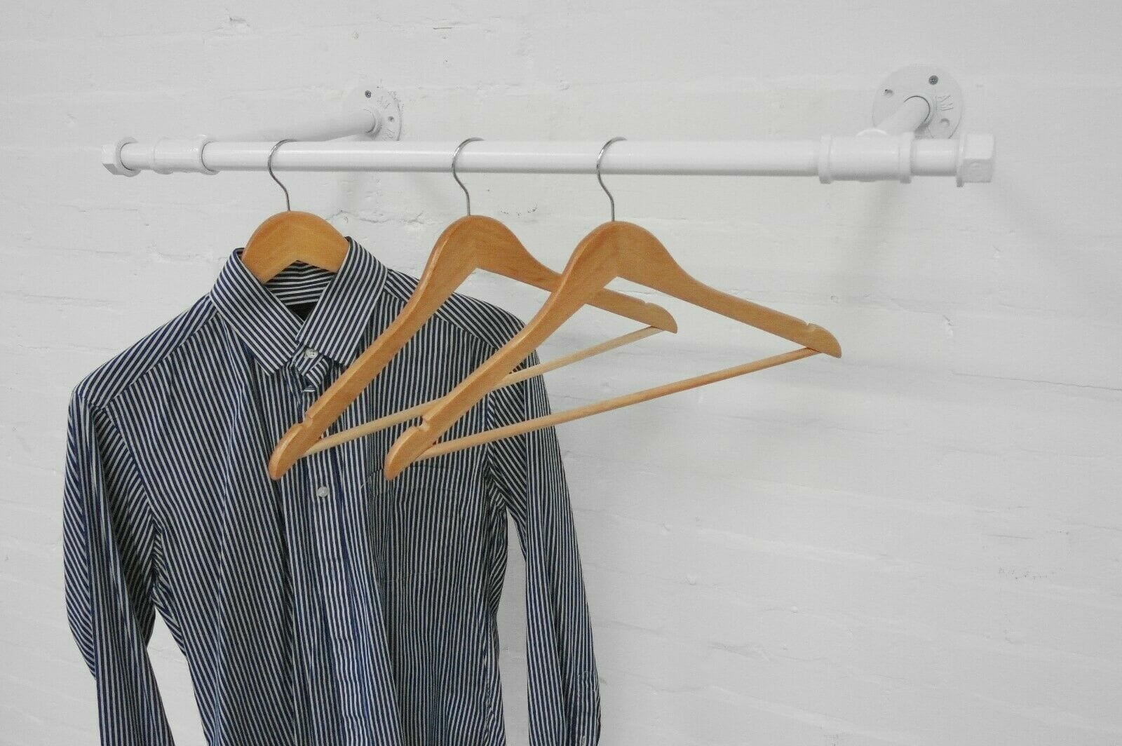 White Wall Mounted TNUT Clothing Rail Industrial Pipe Style Pipe